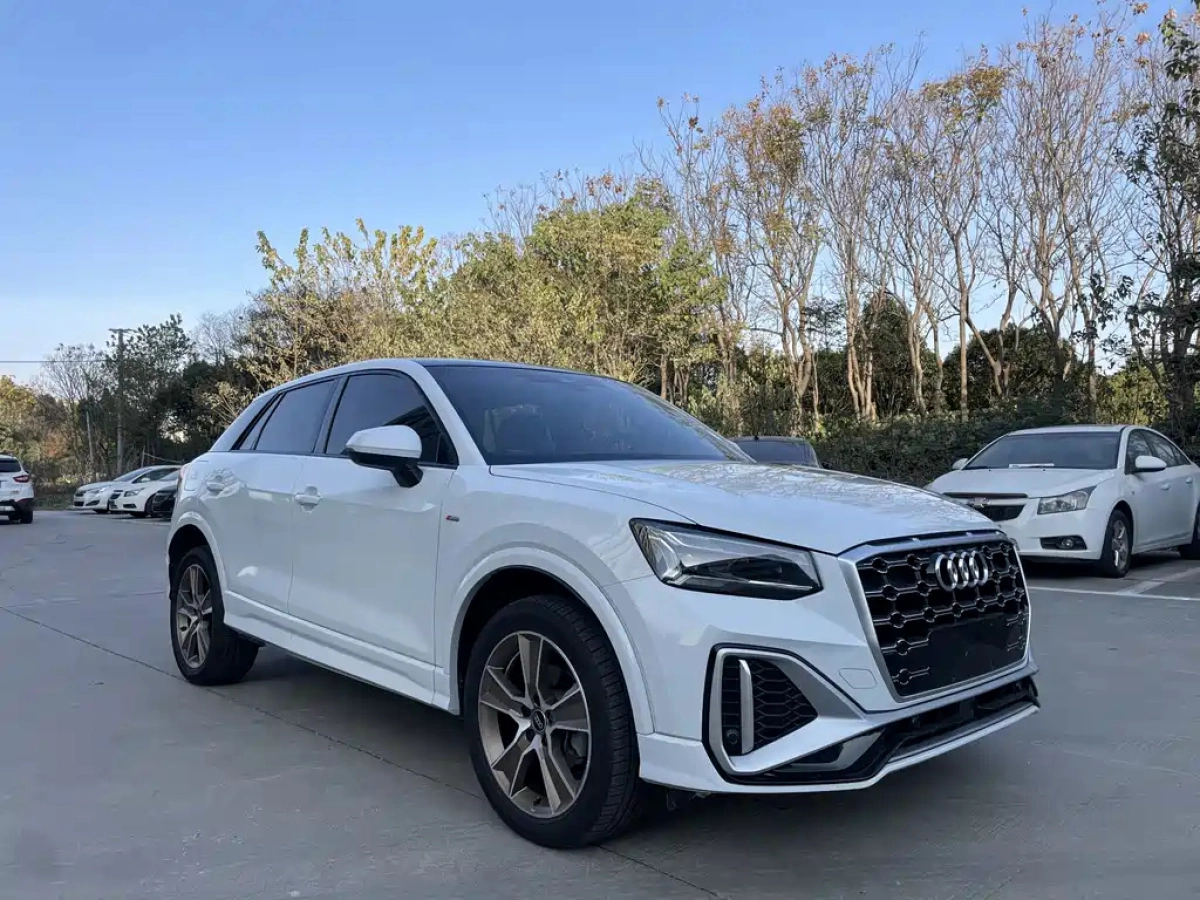 AUDI Q2L