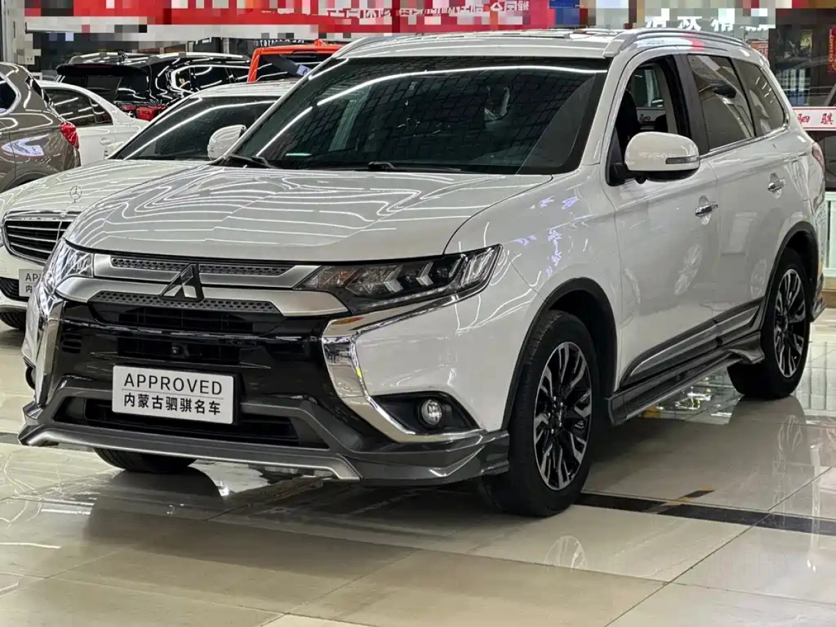 MITSUBISHI OUTLANDER  2021