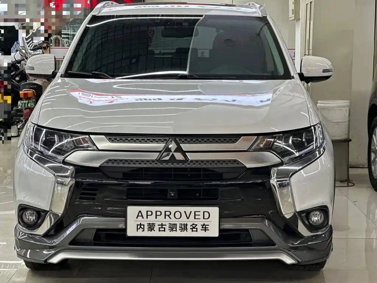 MITSUBISHI OUTLANDER