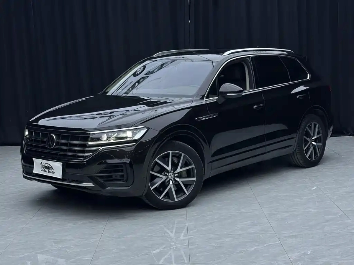 VOLKSWAGEN TOUAREG