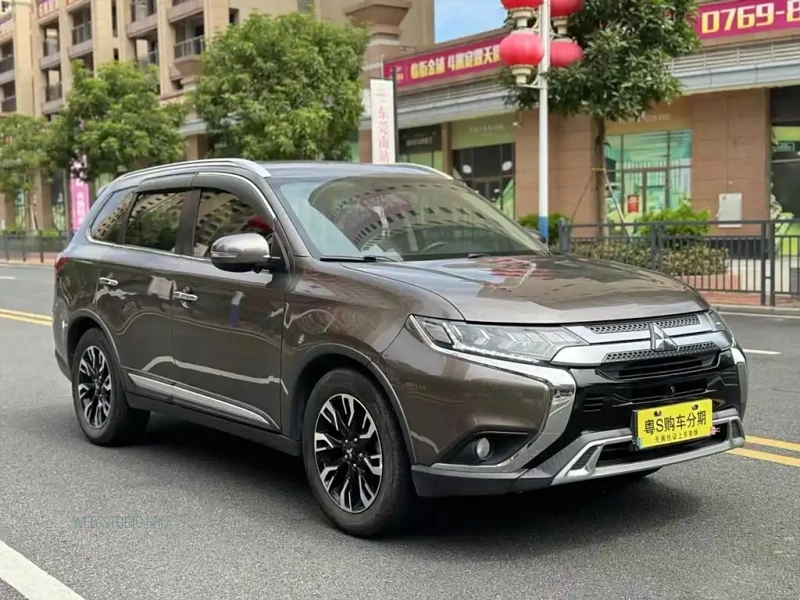 MITSUBISHI OUTLANDER