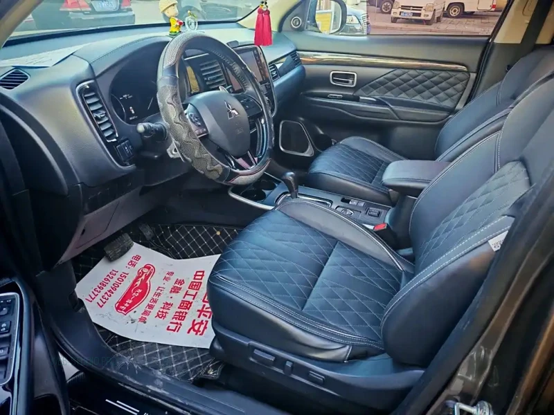 MITSUBISHI OUTLANDER