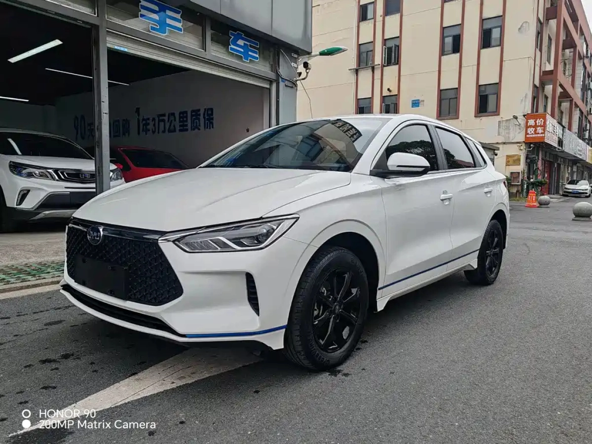 BYD E2
