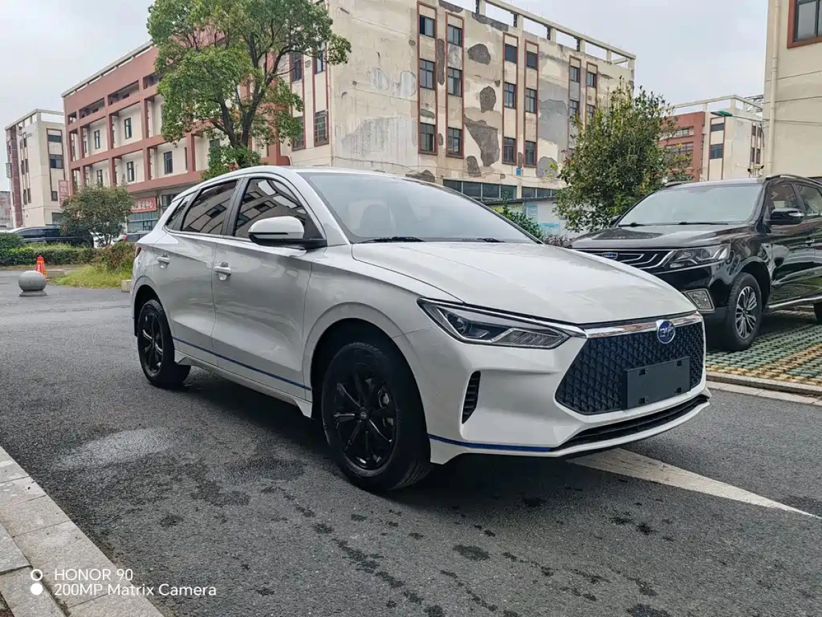 BYD E2