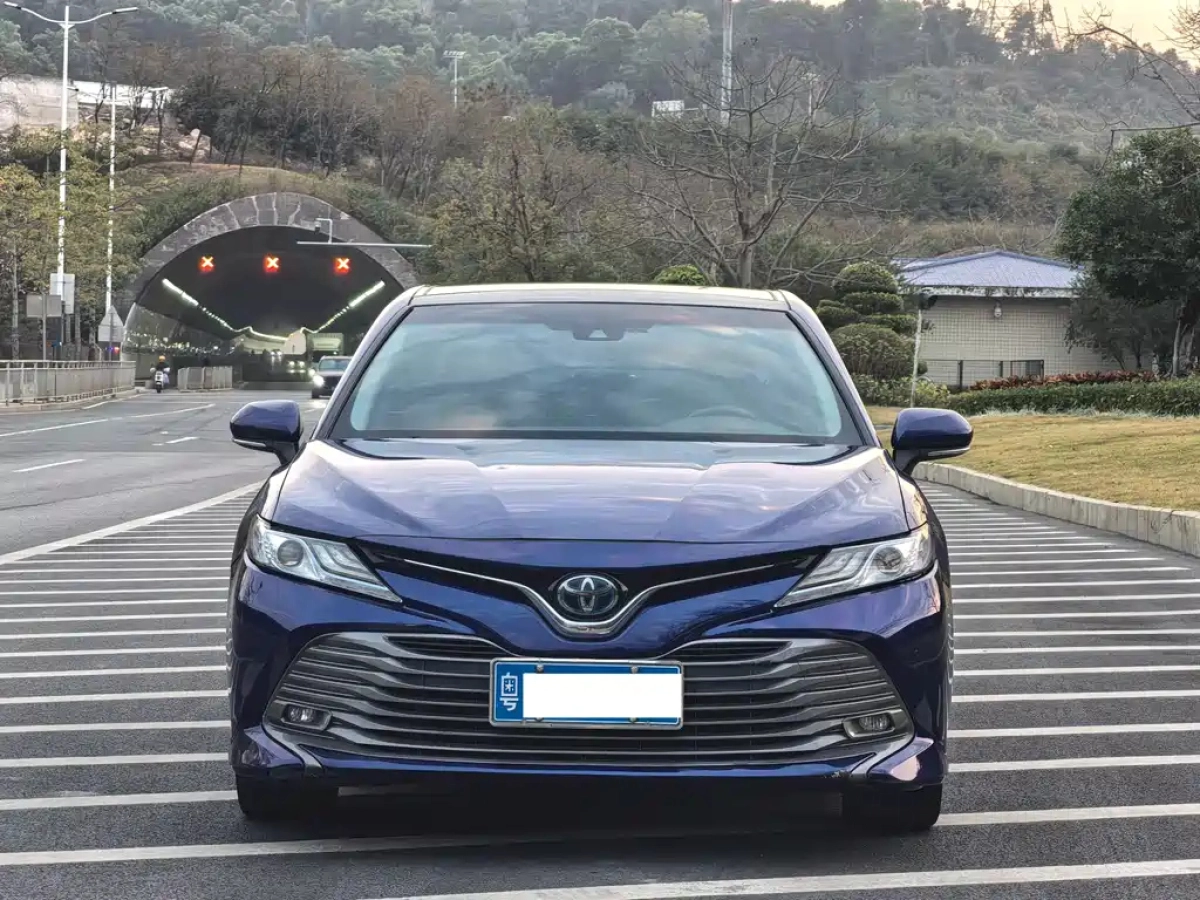TOYOTA CAMRY
