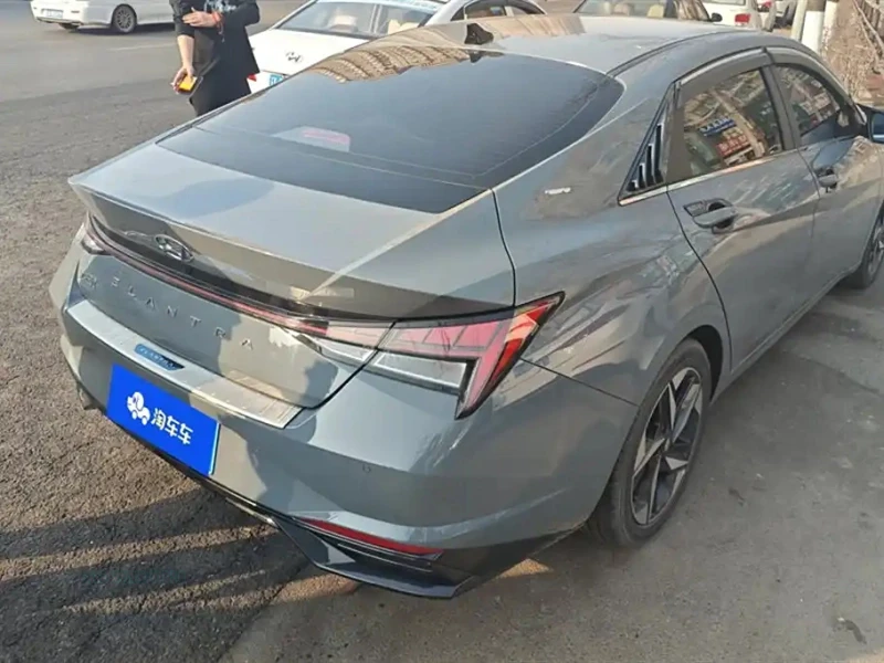 HYUNDAI ELANTRA