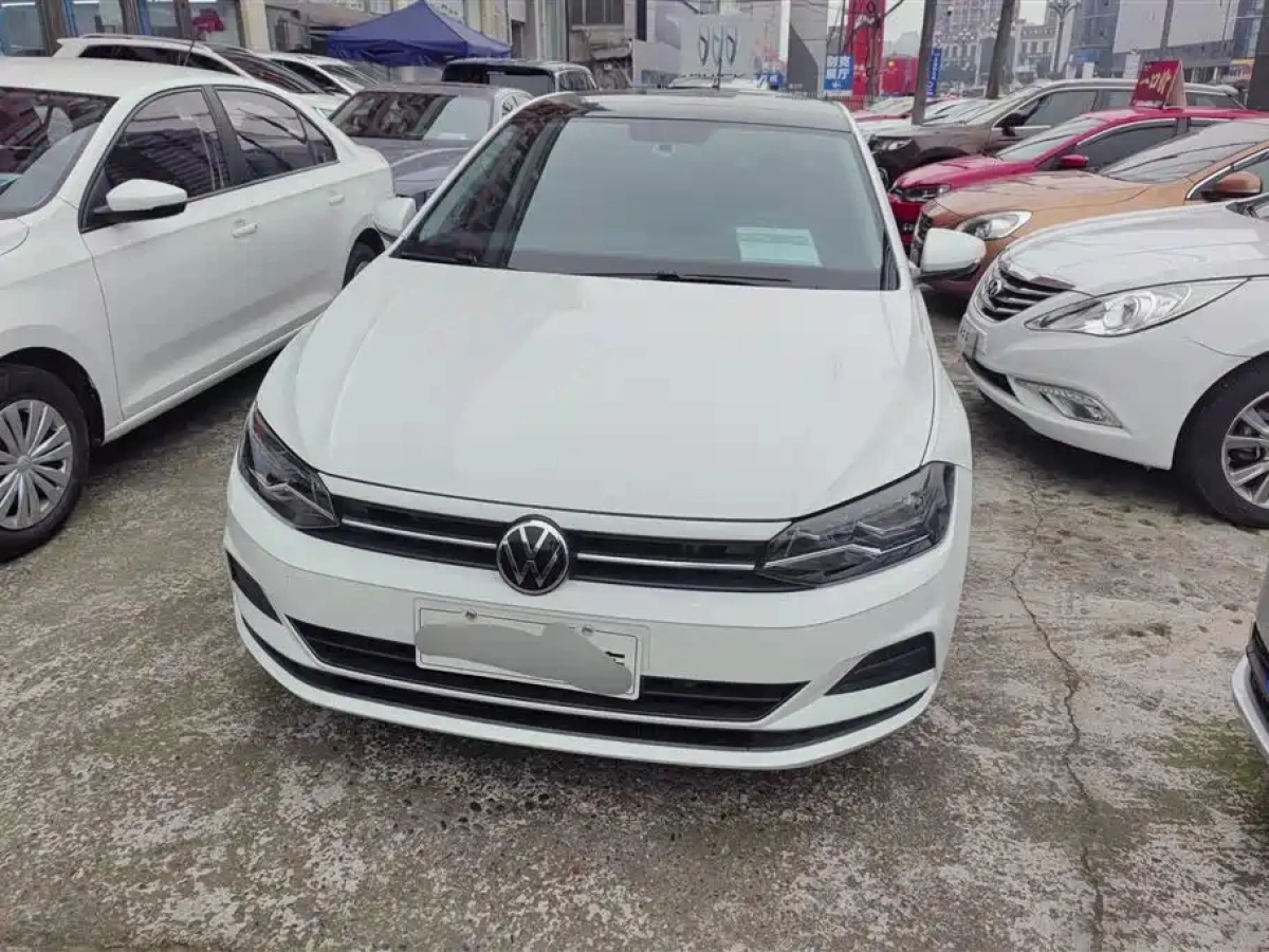 VOLKSWAGEN POLO