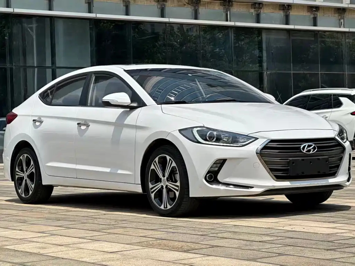 HYUNDAI ELANTRA