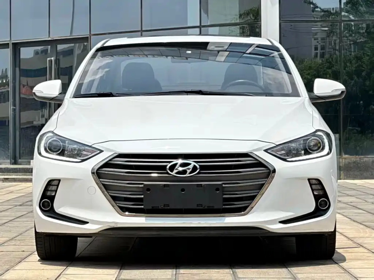 HYUNDAI ELANTRA