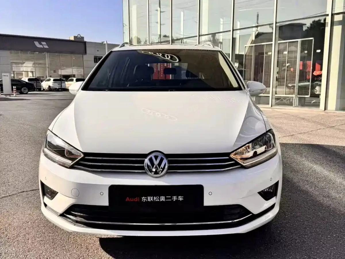 VOLKSWAGEN GOLF SPORTSVAN