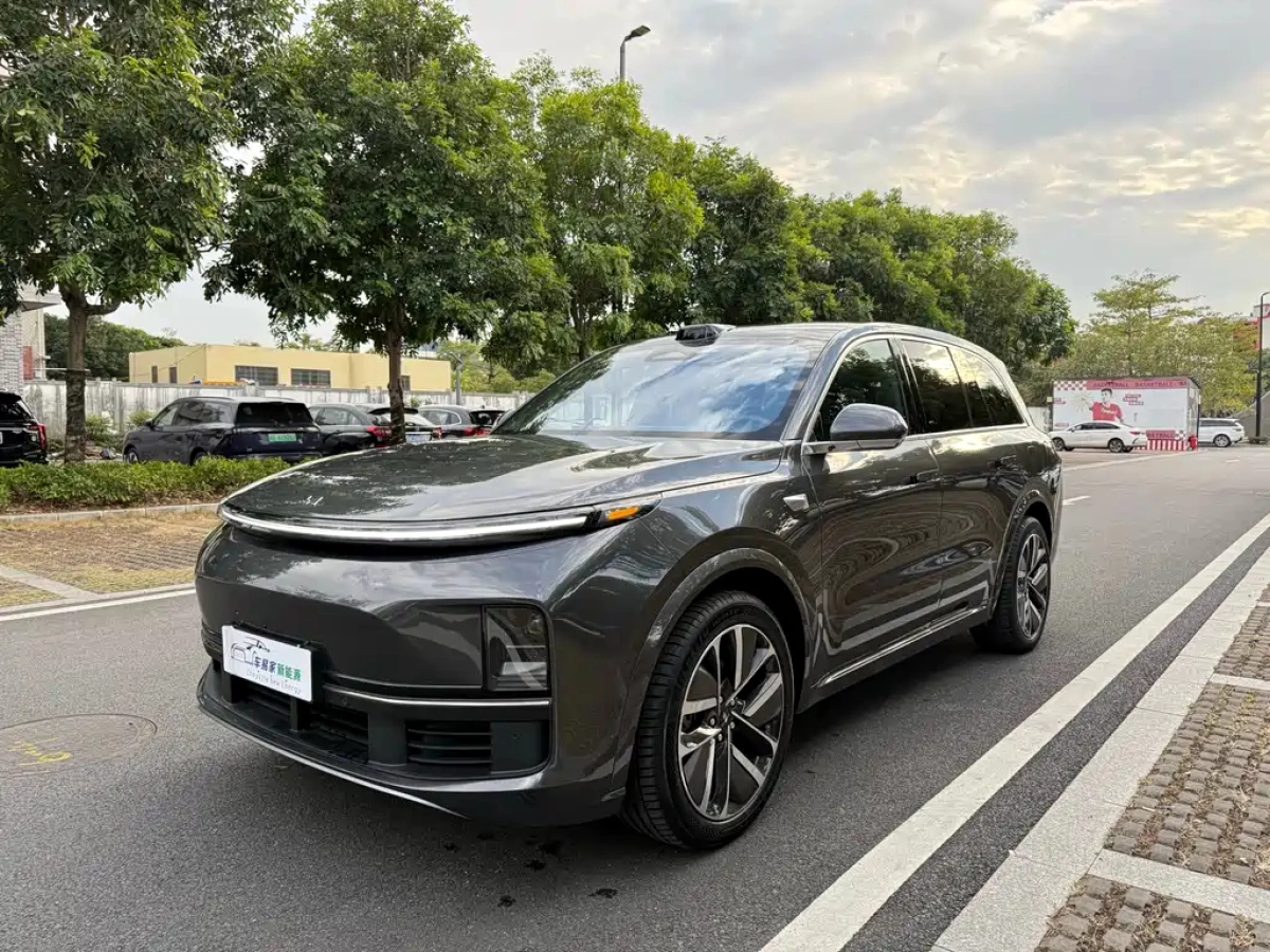 LI AUTO L8  2024