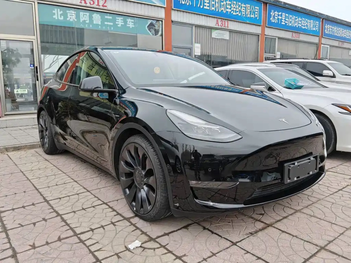 TESLA MODEL Y