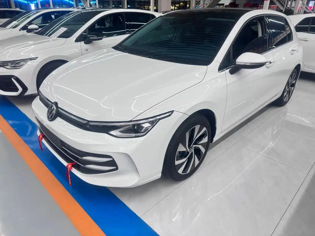 VOLKSWAGEN GOLF  2025