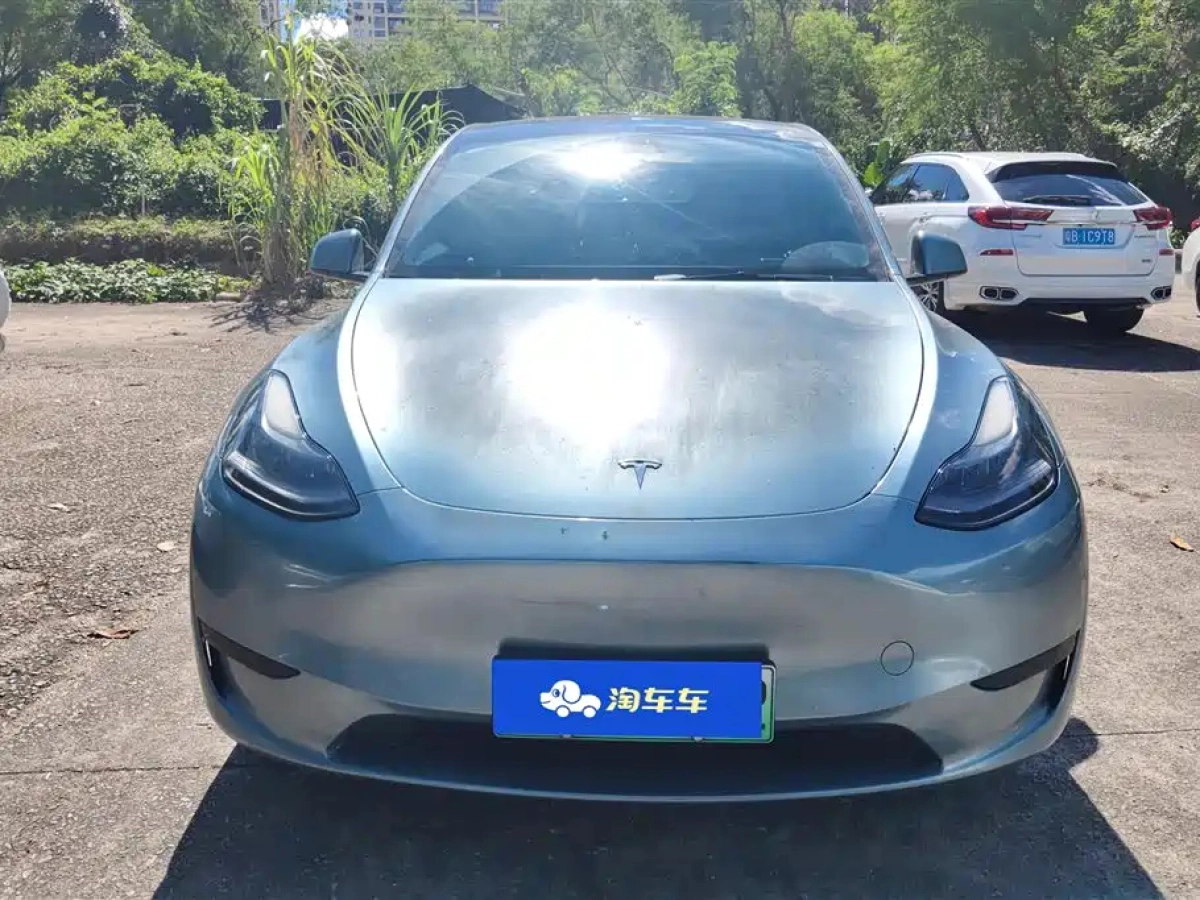 TESLA MODEL Y