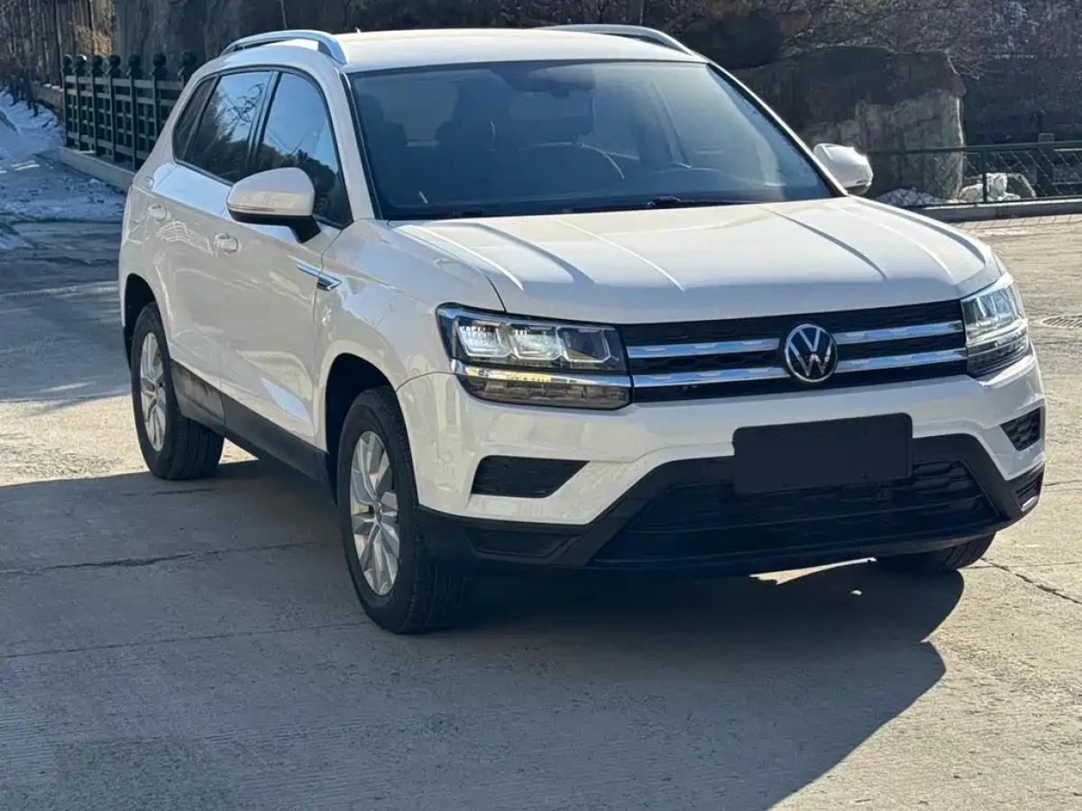 VOLKSWAGEN THARU