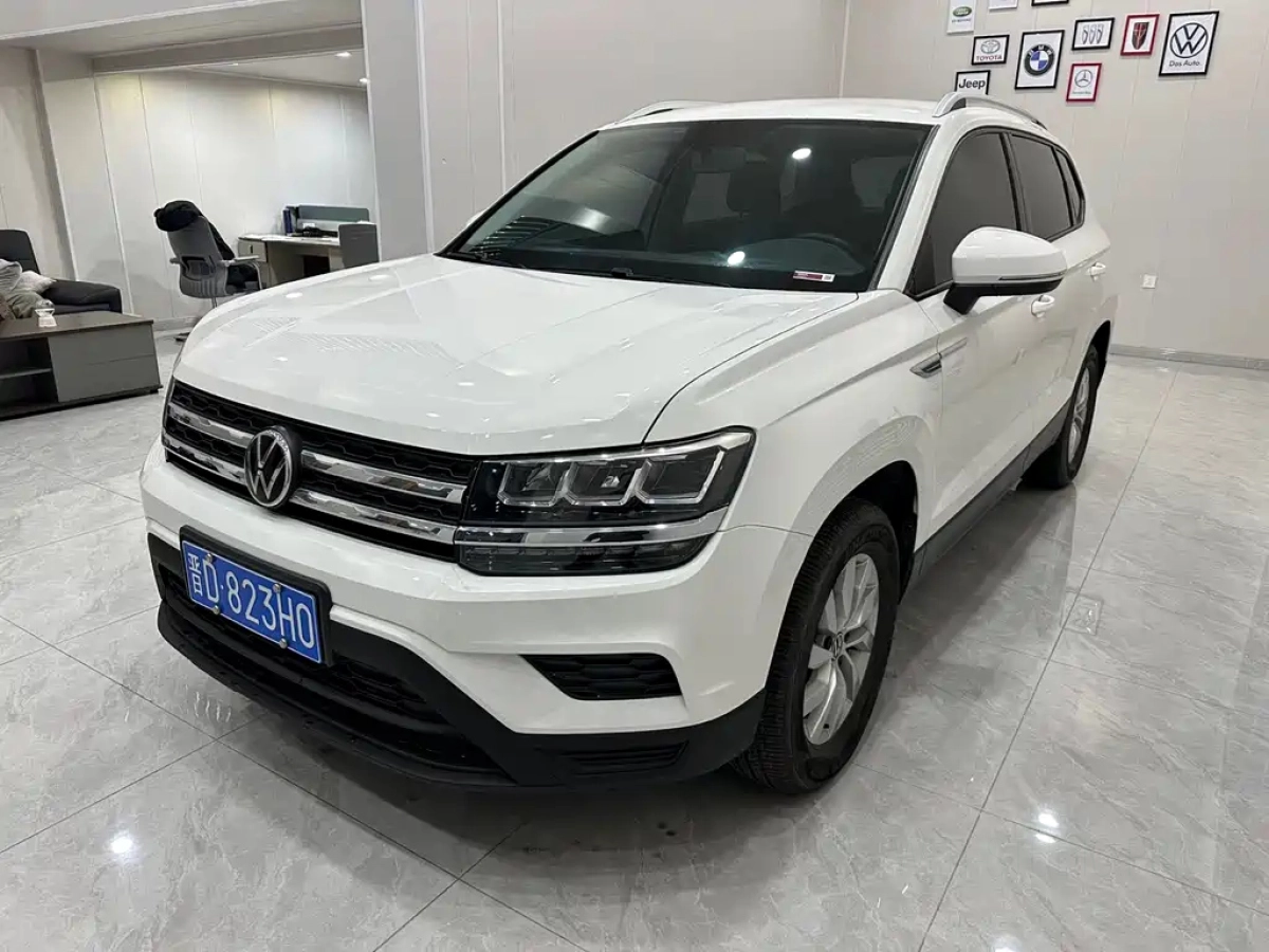 VOLKSWAGEN THARU  2022