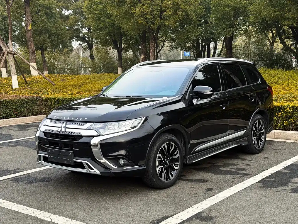 MITSUBISHI OUTLANDER  2020