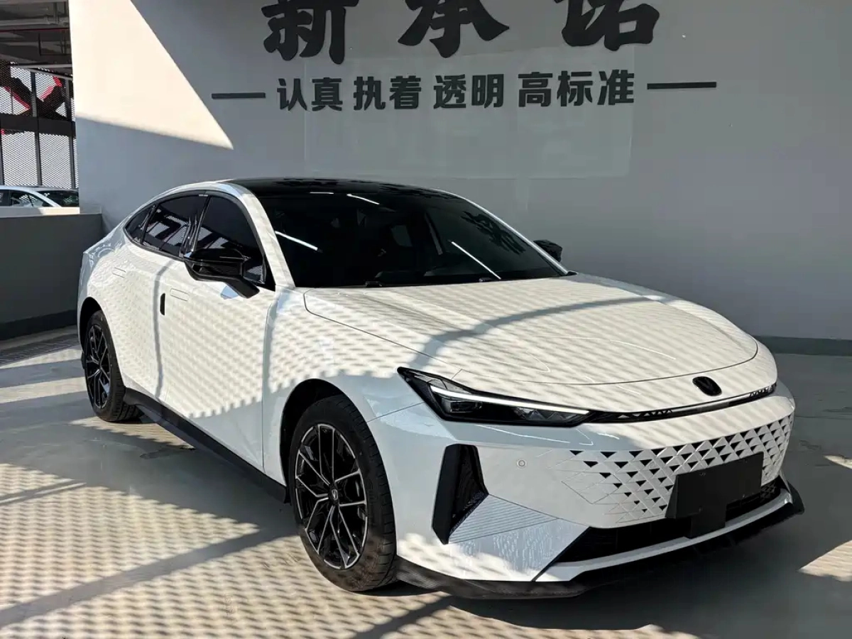 CHANGAN UNI-V IDD  2024