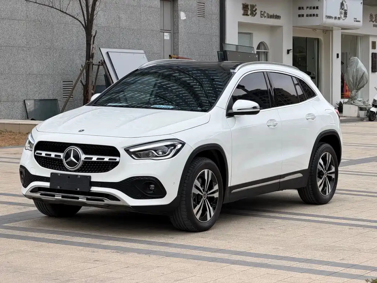 MERCEDES-BENZ GLA  2023