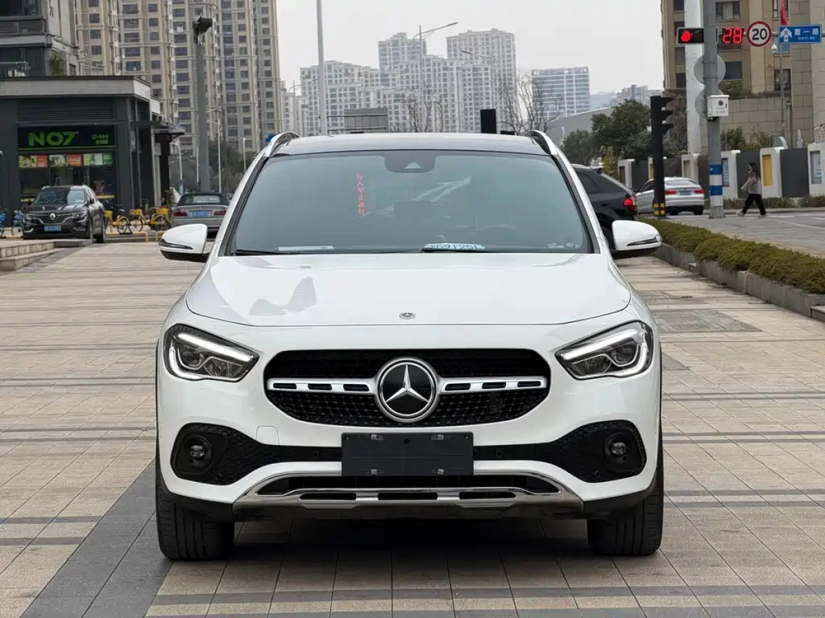 MERCEDES-BENZ GLA