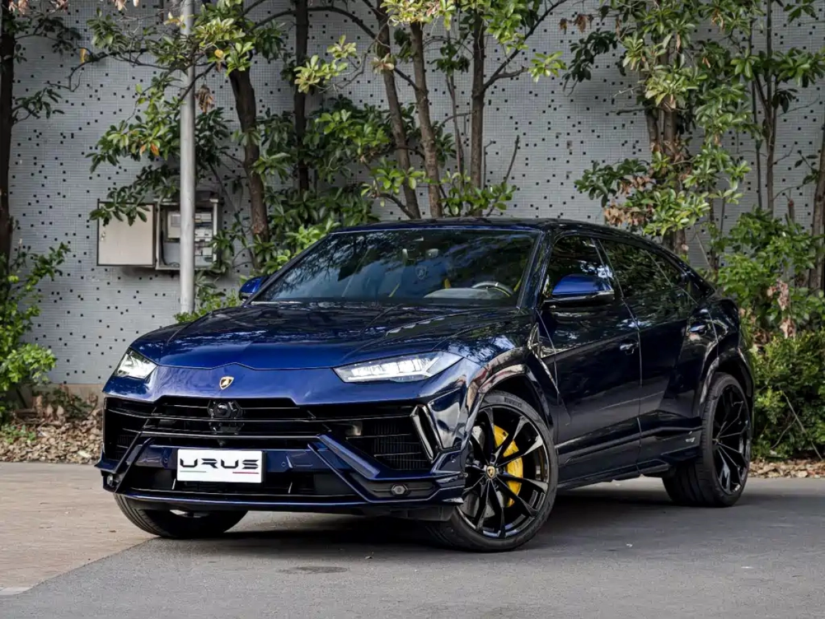 LAMBORGHINI URUS  2024