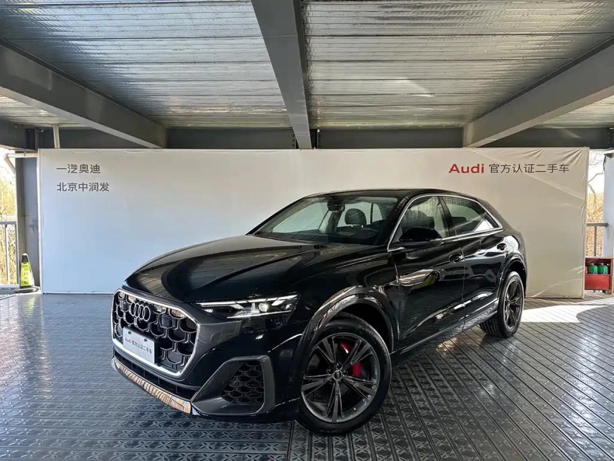 AUDI Q8  2025