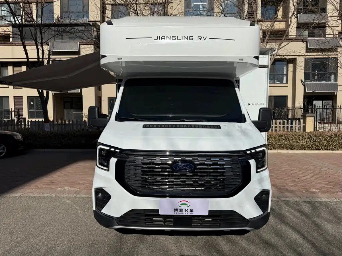 FORD TRANSIT T8  2025