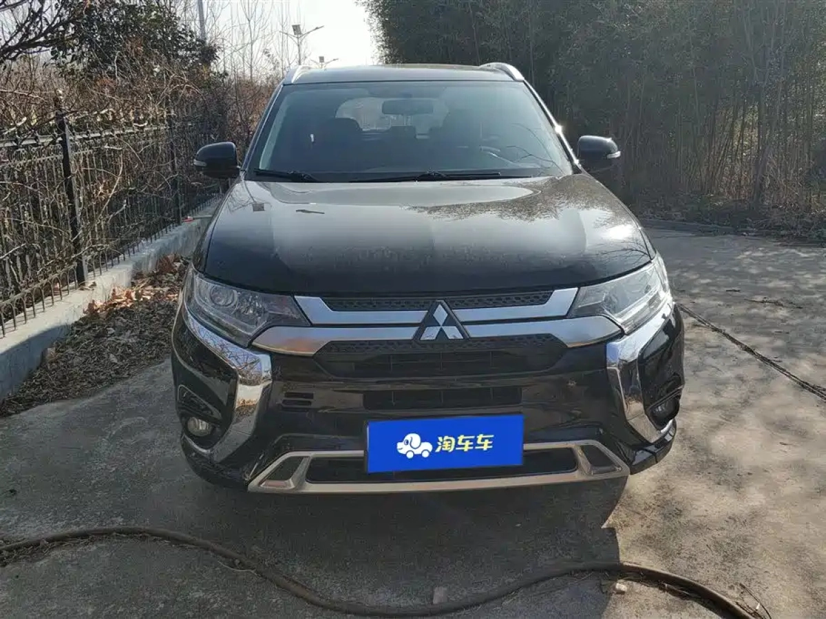 MITSUBISHI OUTLANDER