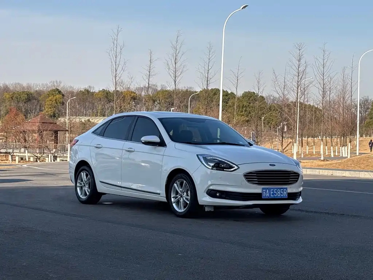 FORD FOCUS CLASSIC  2021