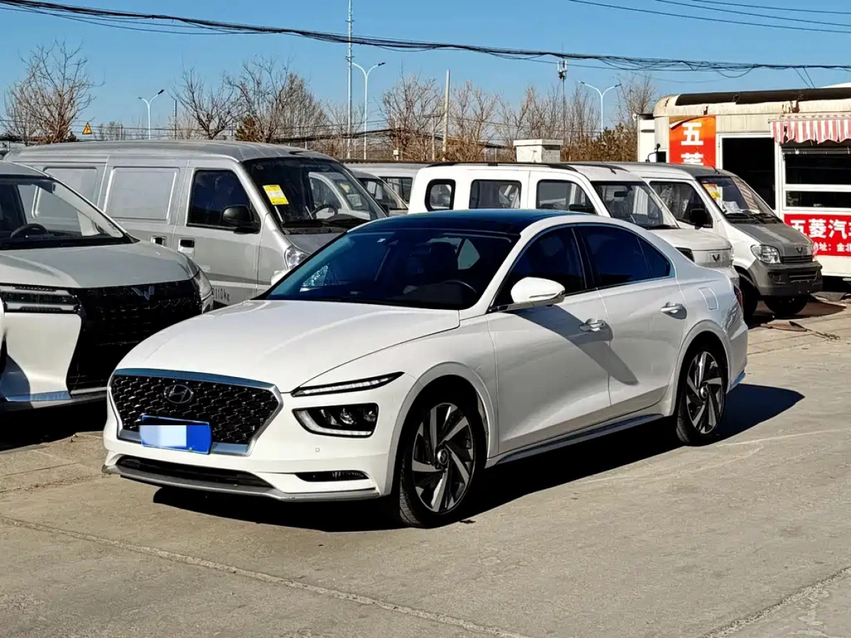 HYUNDAI MISTRA  2022