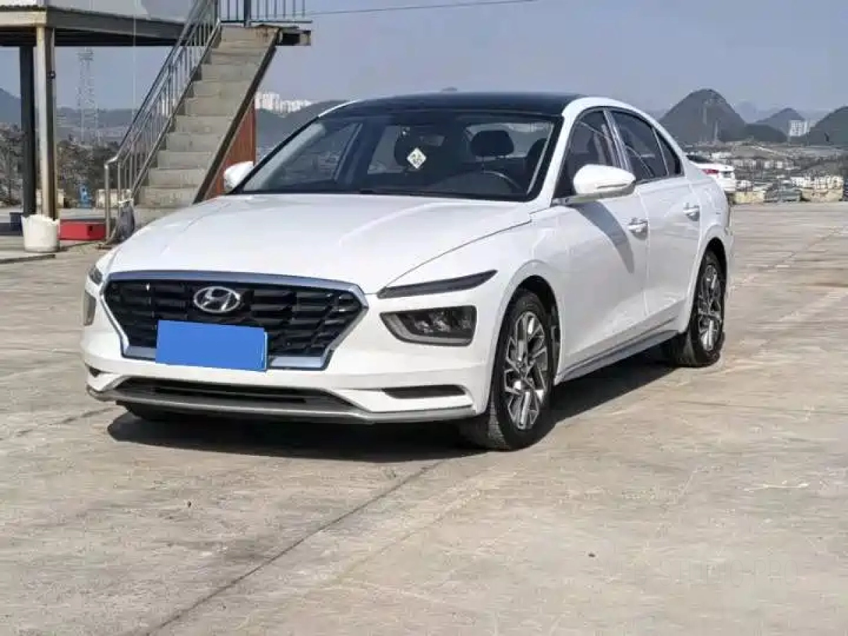HYUNDAI MISTRA
