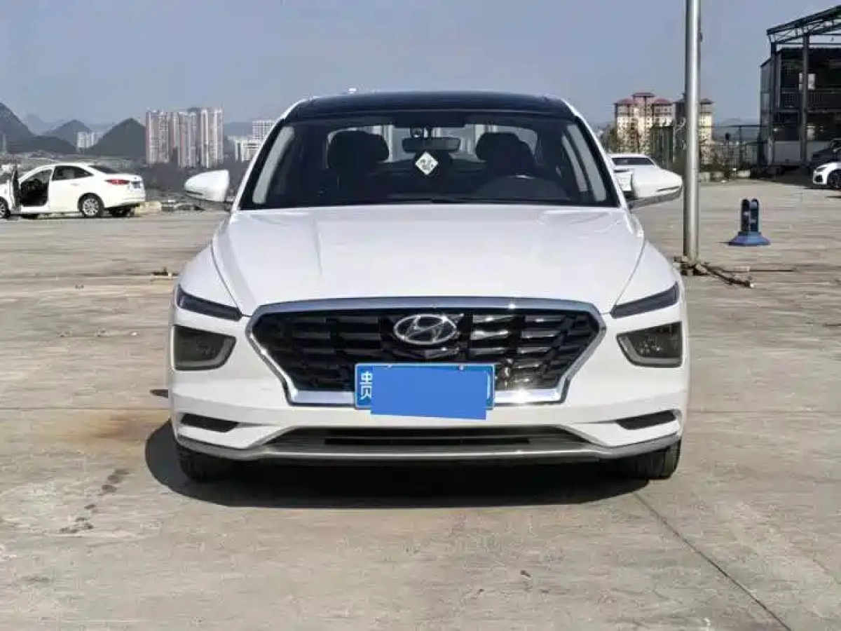 HYUNDAI MISTRA