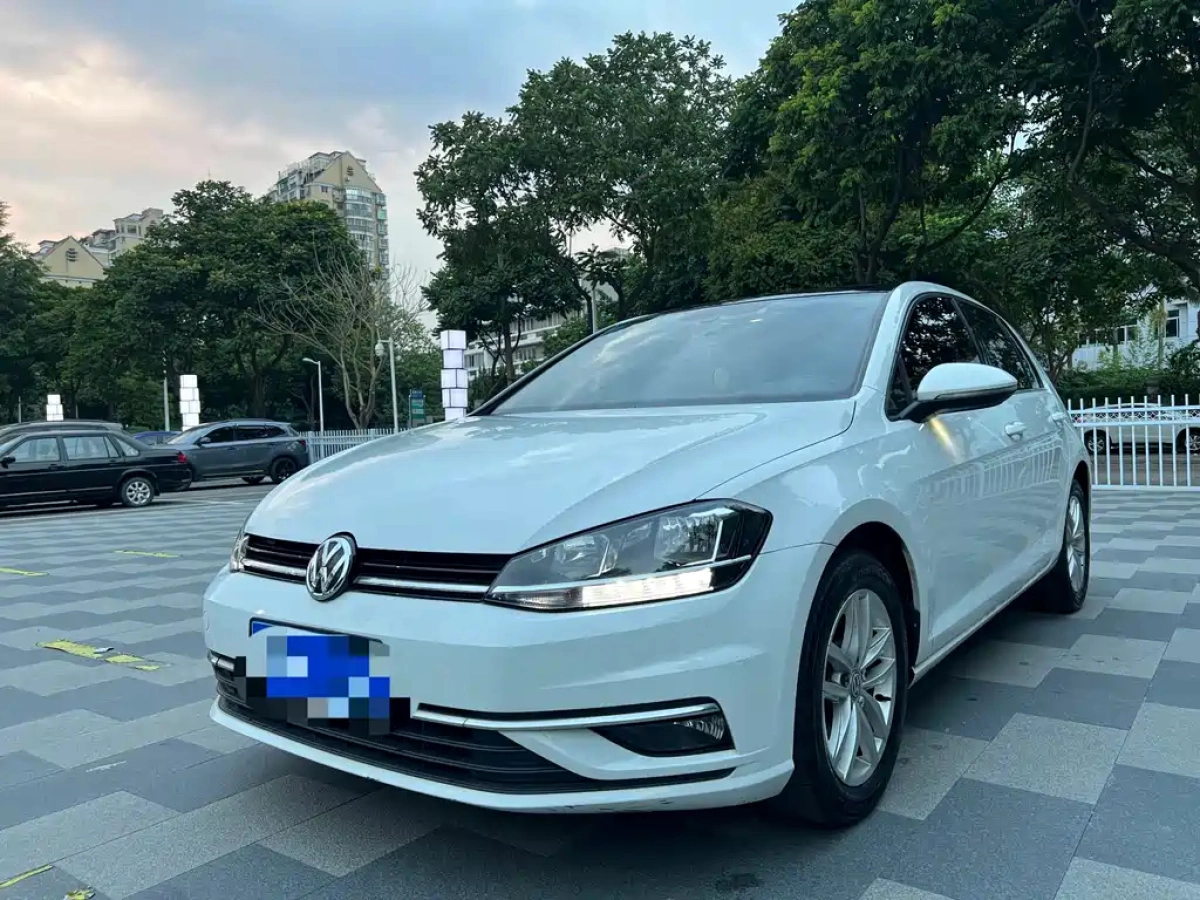 VOLKSWAGEN GOLF  2020