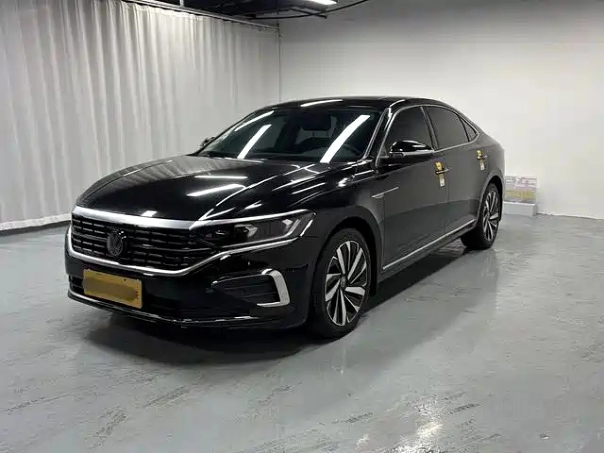 VOLKSWAGEN PASSAT  2024