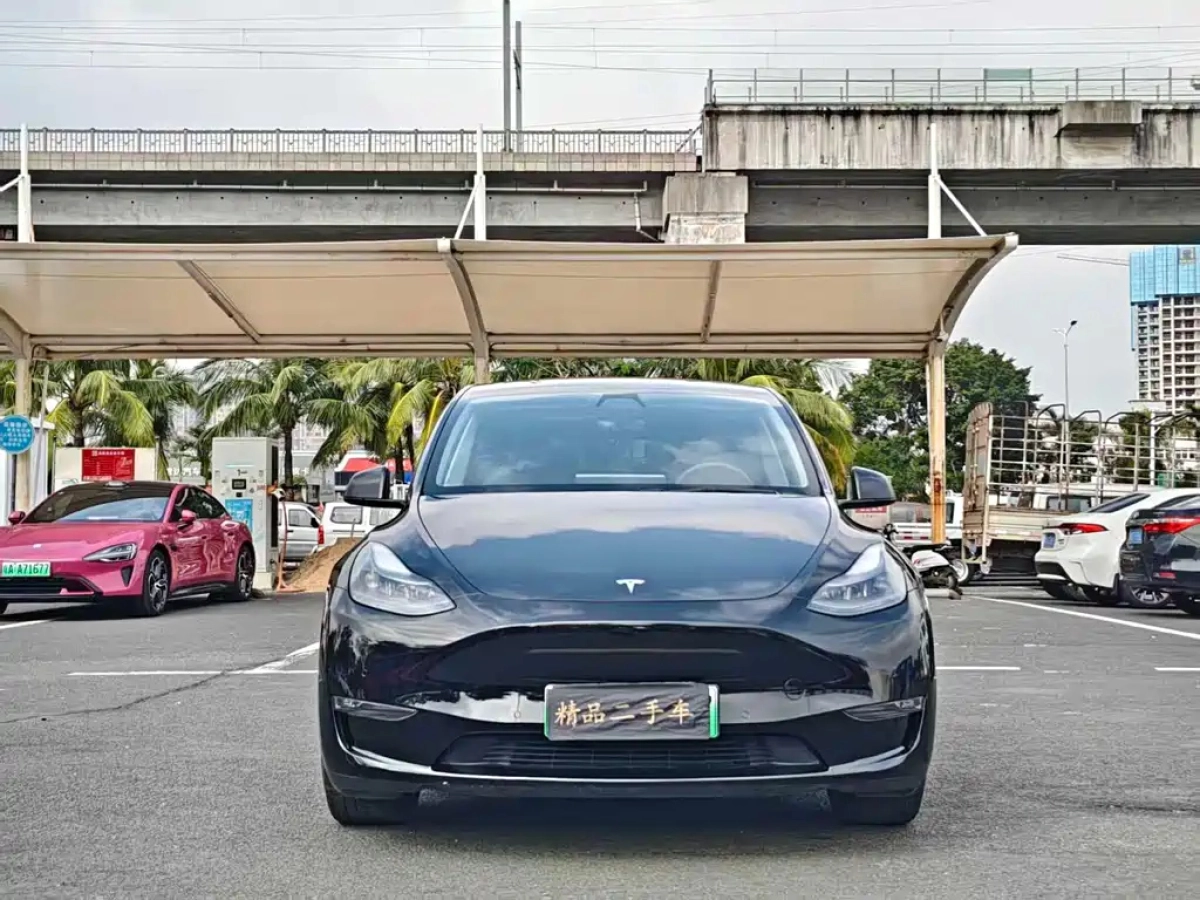 TESLA MODEL Y
