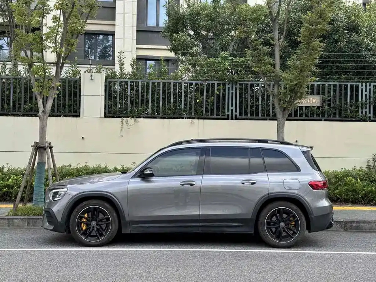 MERCEDES-BENZ GLB AMG