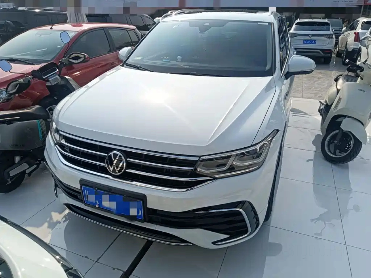 VOLKSWAGEN TIGUAN L