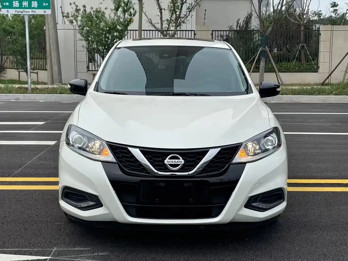 NISSAN TIIDA