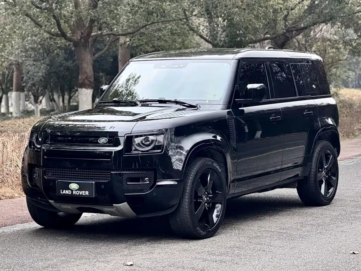 LAND ROVER DEFENDER  2025