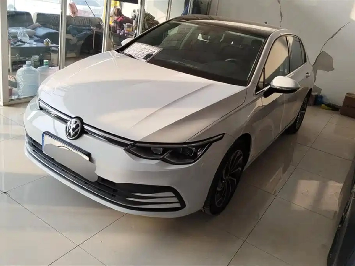 VOLKSWAGEN GOLF  2023