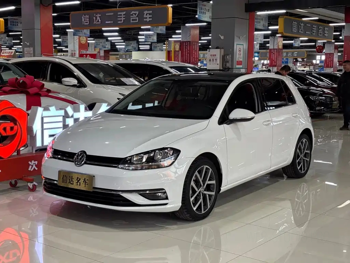 VOLKSWAGEN GOLF  2020