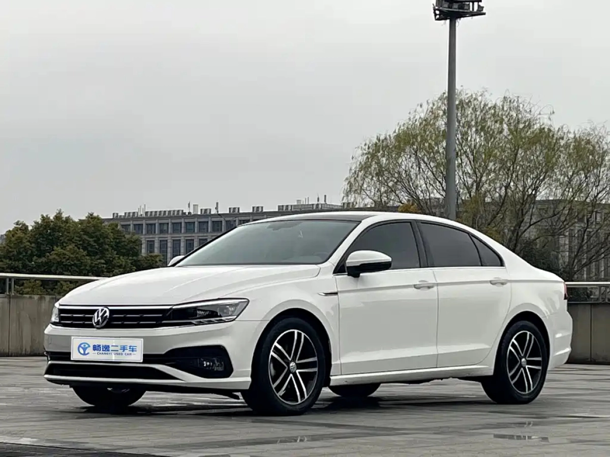 VOLKSWAGEN LAMANDO  2021