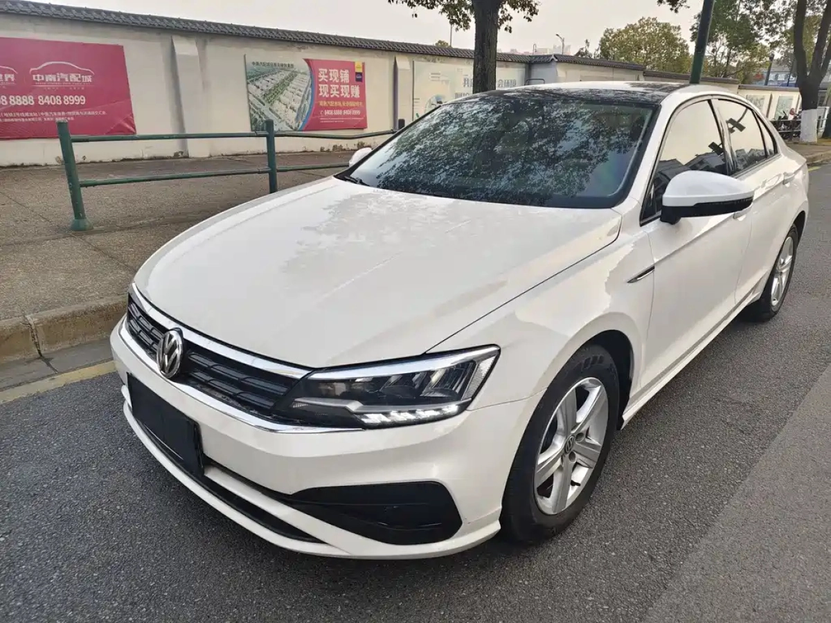 VOLKSWAGEN LAMANDO  2021