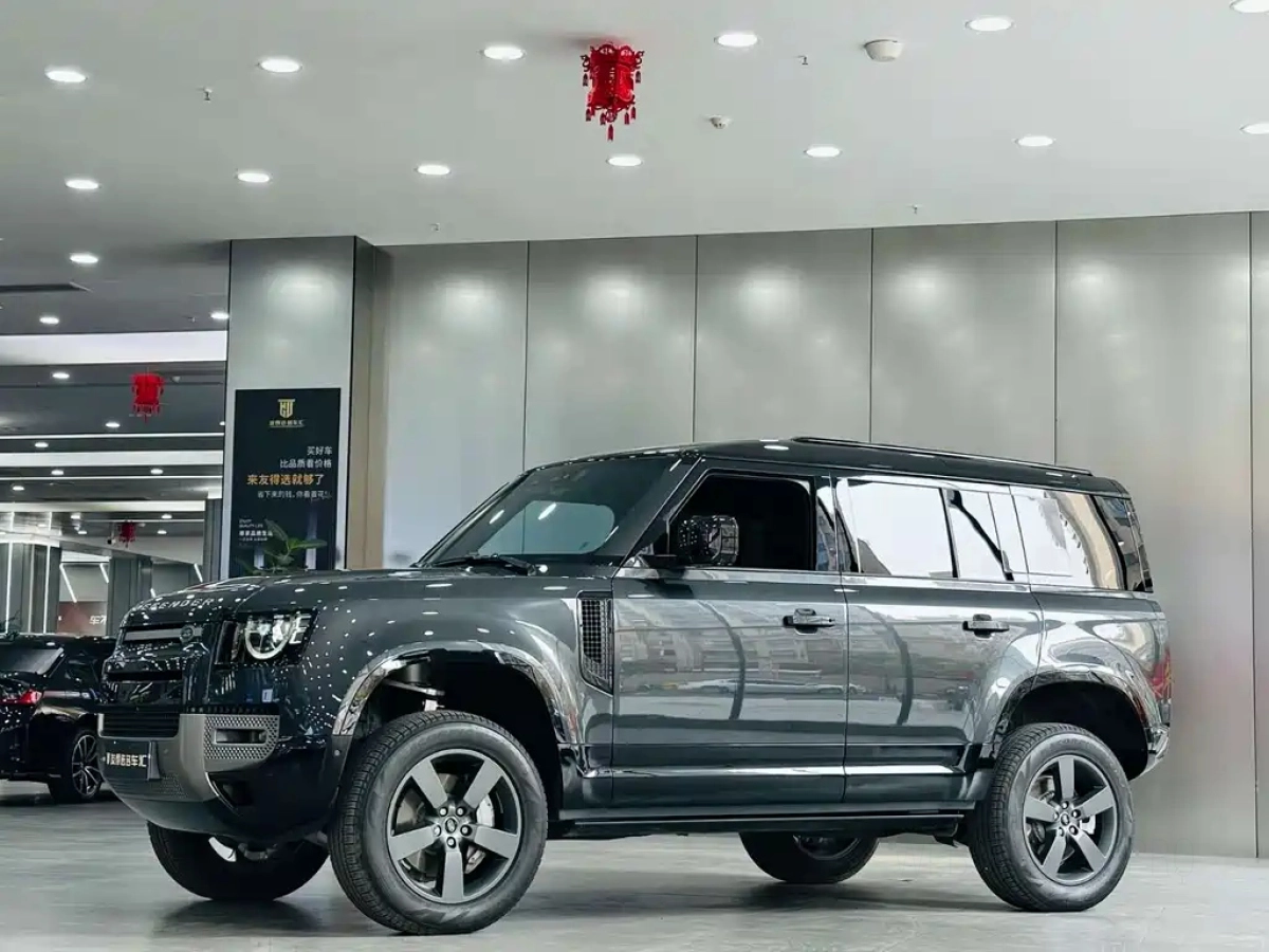 LAND ROVER DEFENDER  2025