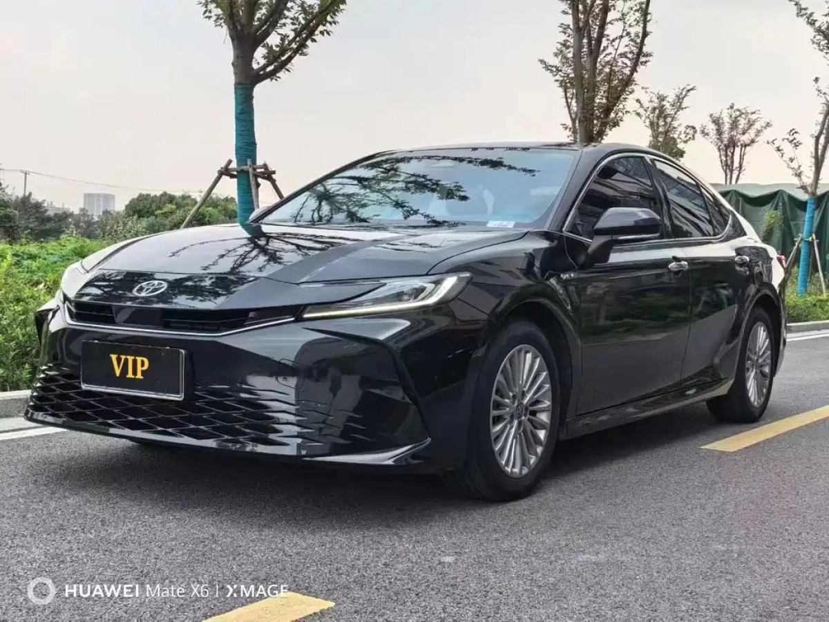 TOYOTA CAMRY  2025