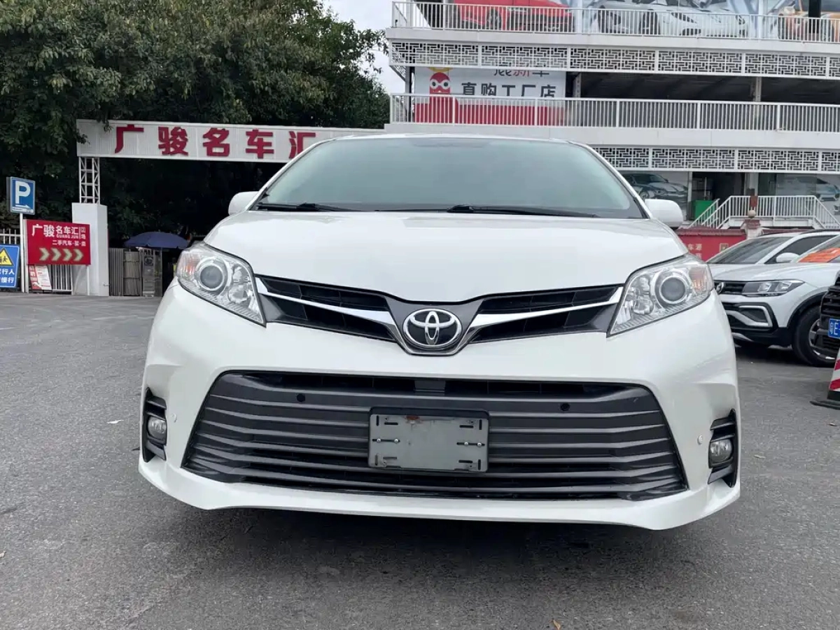 TOYOTA SIENNA