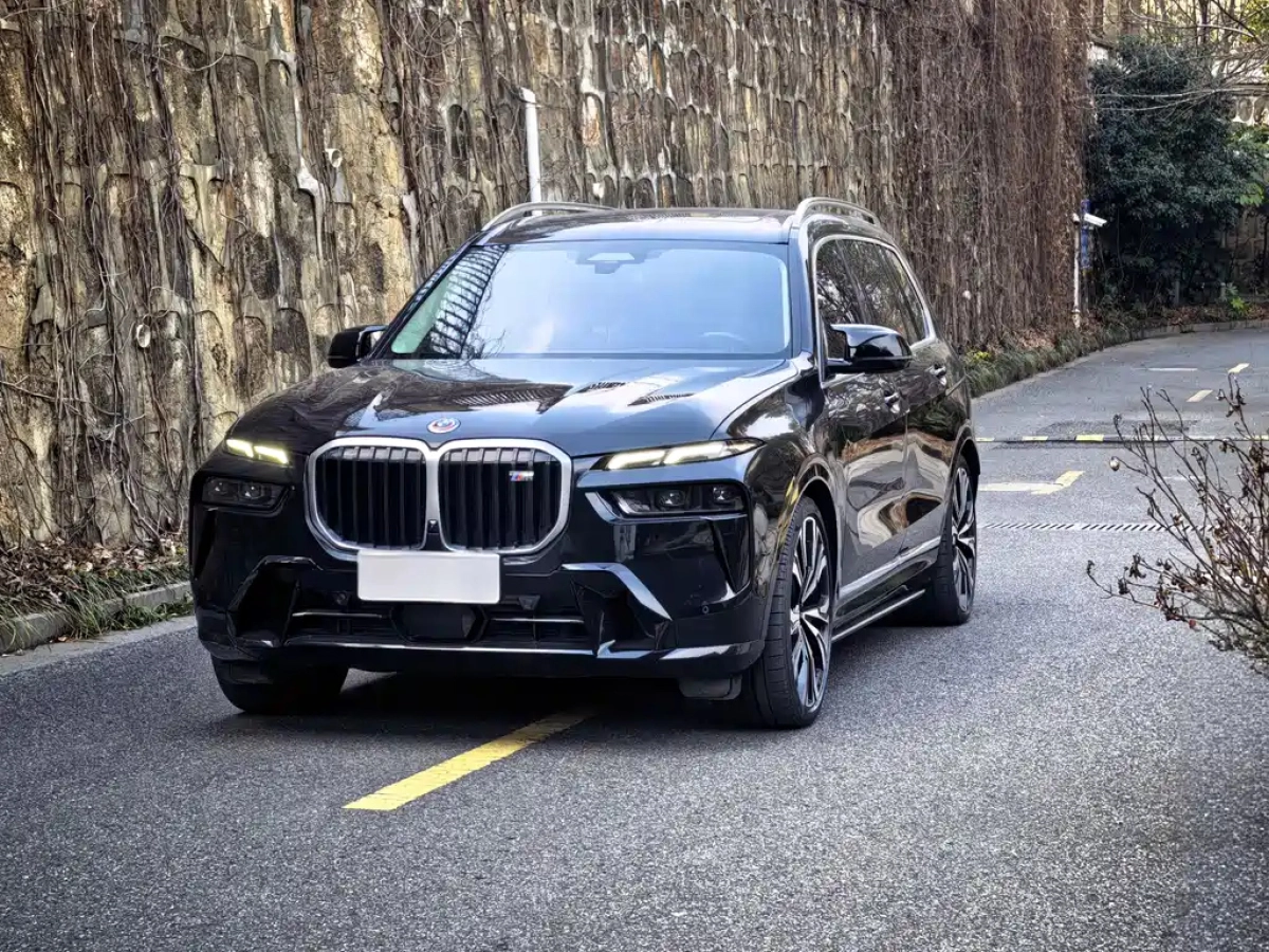 BMW X7 M60I  2023