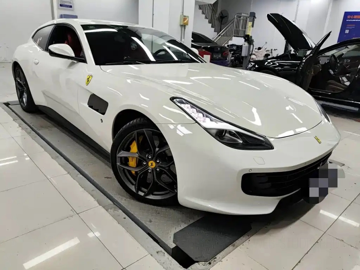 FERRARI GTC4LUSSO