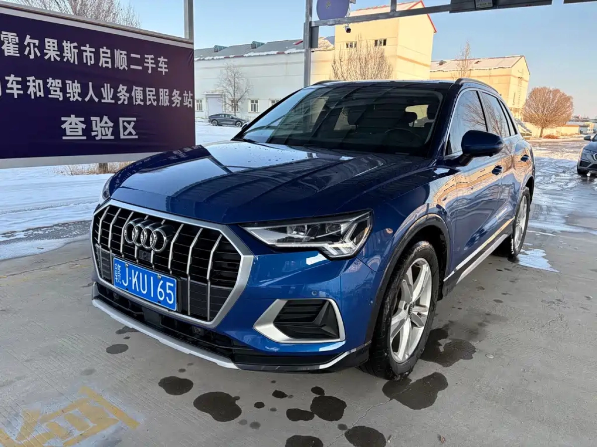 AUDI Q3