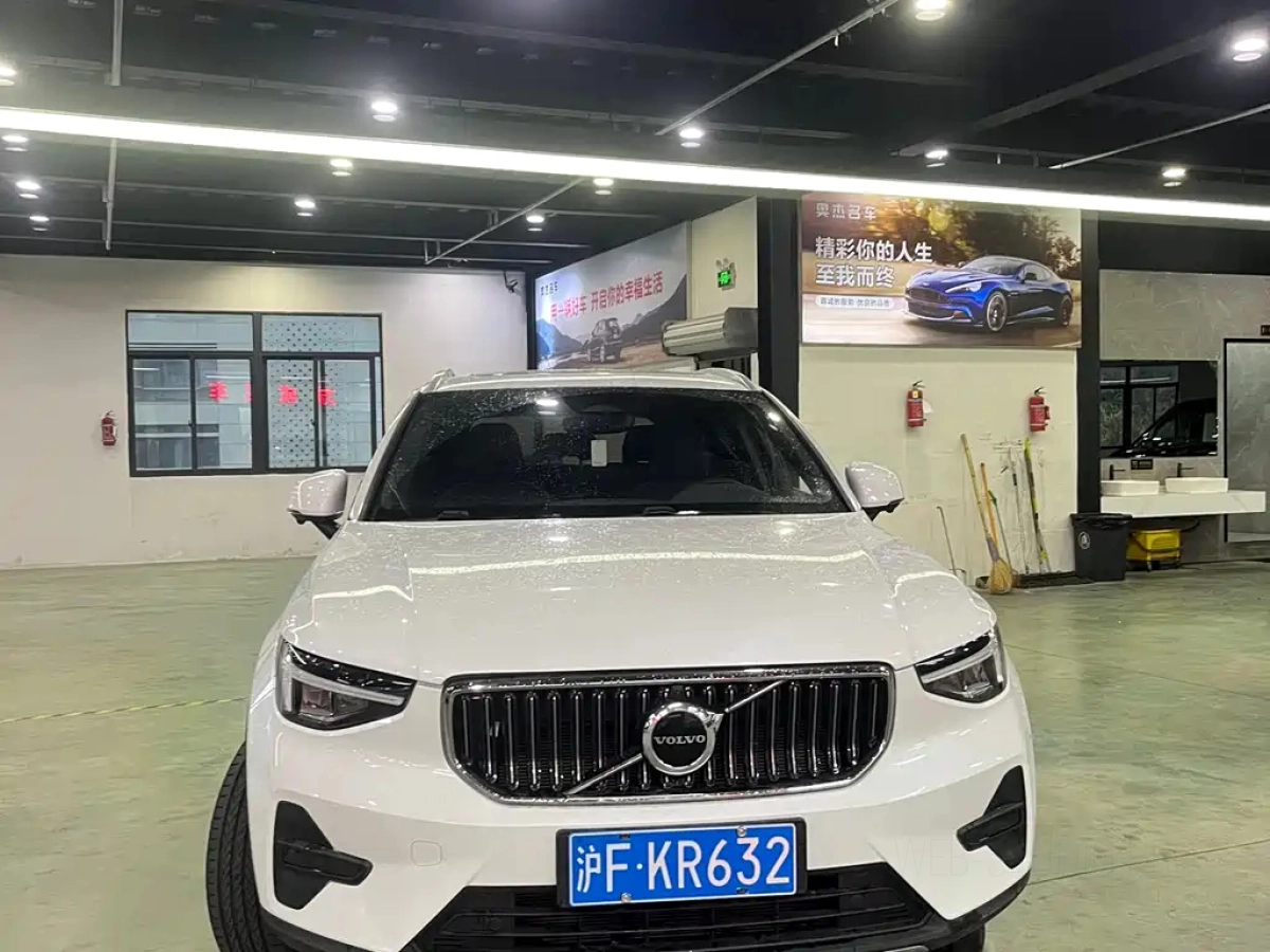 VOLVO XC40